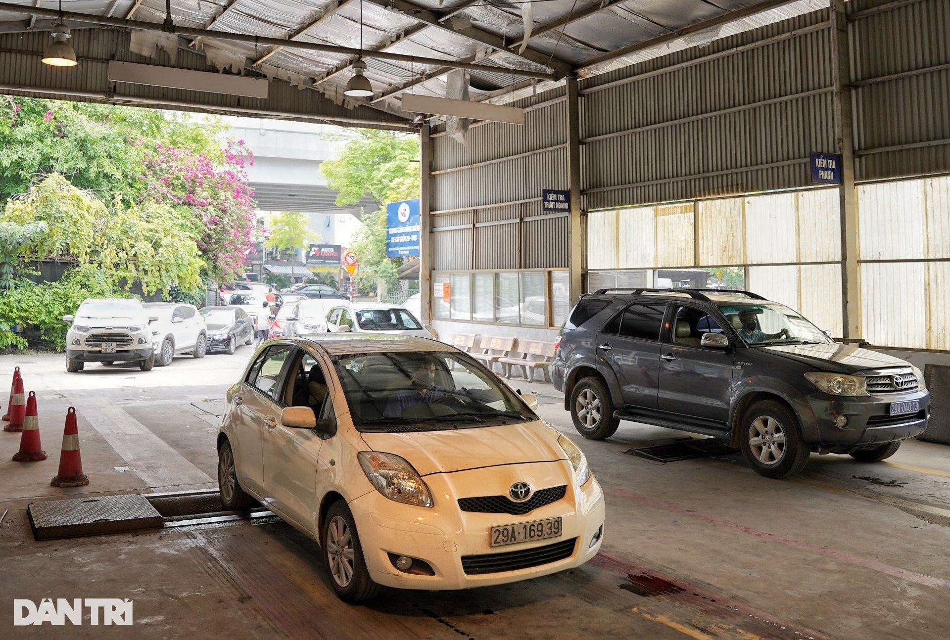 Đăng kiểm ô tô lại căng - 4 Đăng kiểm ô tô lại căng - 4