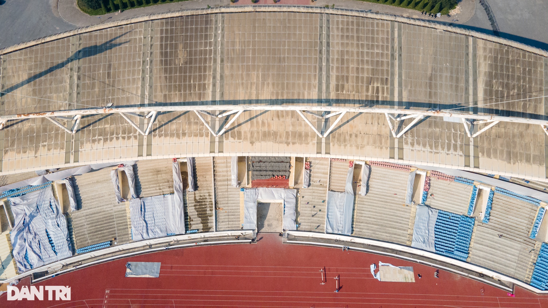 Sân Mỹ Đình ngổn ngang công trình sau khi tháo dỡ 40.000 ghế ngồi khán đài - 2