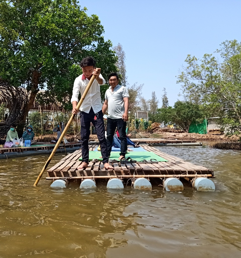 Chàng trai 9X xứ Công tử Bạc Liêu khởi nghiệp từ bè du lịch - 5 Chàng trai 9X xứ Công tử Bạc Liêu khởi nghiệp từ bè du lịch - 5