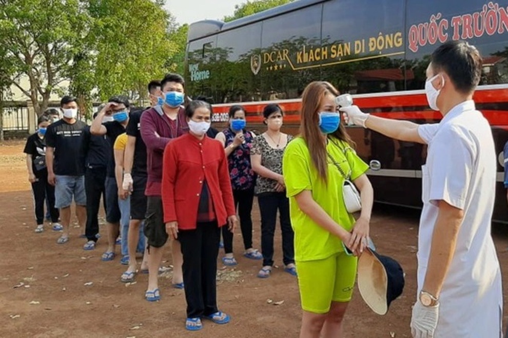 Dân than quá khổ khi phải đi cả trăm km xin xác nhận giấy ra vào tỉnh - 1 Dân than quá khổ khi phải đi cả trăm km xin xác nhận giấy ra vào tỉnh - 1