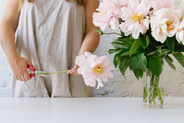 Mẹo giúp hoa tươi lâu trong 7 ngày Tết, bà nội trợ nào cũng cần biết