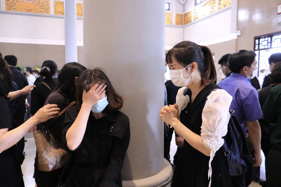Hàng nghìn sinh viên, giảng viên tiễn biệt PGS.TS Lưu Văn An - 5 Hàng nghìn sinh viên, giảng viên tiễn biệt PGS.TS Lưu Văn An - 5