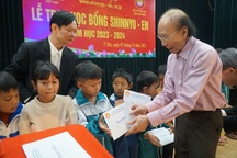 Trao 88 suất học bổng Shinnyo-en tới sinh viên, học sinh Hưng Yên, Nam Định