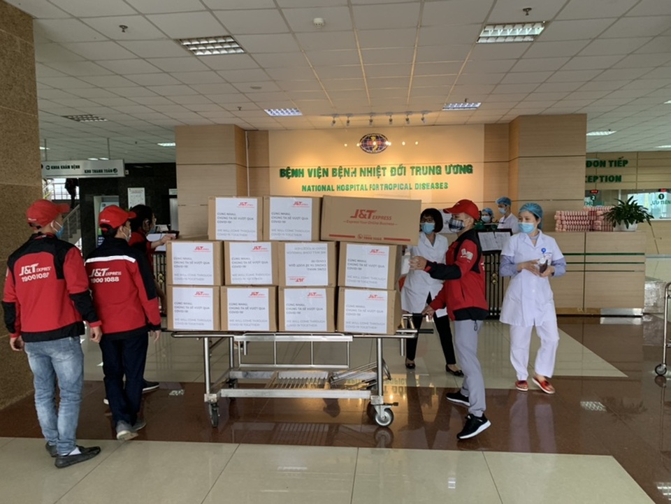 Tặng hàng ngàn khẩu trang cho các bệnh viện, JT Express chung tay đẩy lùi dịch bệnh Covid-19 - 4