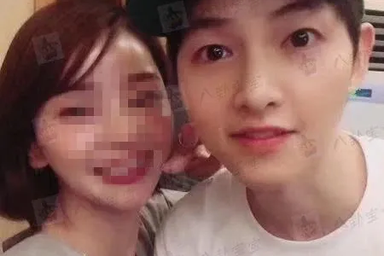 Song Joong Ki lộ diện hiếm hoi sau khi ly hôn Song Hye Kyo