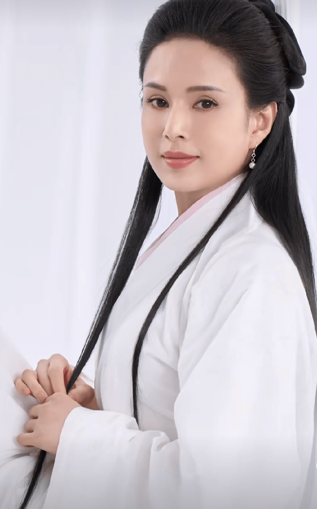 Lý Nhược Đồng trẻ đẹp đáng kinh ngạc khi tái hiện hình tượng Tiểu Long Nữ - 2 Lý Nhược Đồng trẻ đẹp đáng kinh ngạc khi tái hiện hình tượng Tiểu Long Nữ - 2