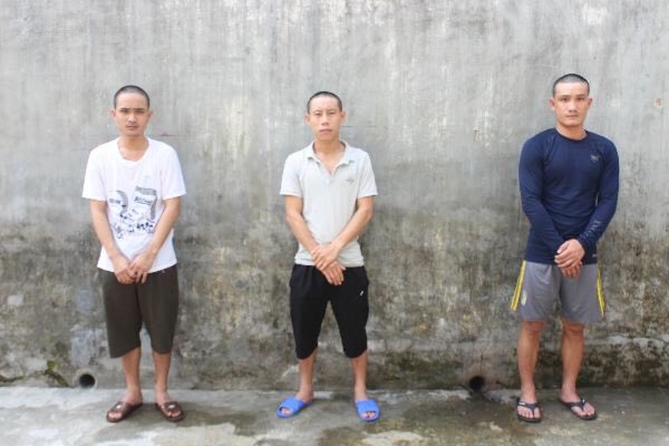 Em bị bắt vì bán ma túy, anh dùng dao uy hiếp công an - 1