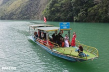 Đường xuống sông Nho Quế vẫn sạt lở: Tour thuyền tạm dừng, khách tiếc nuối