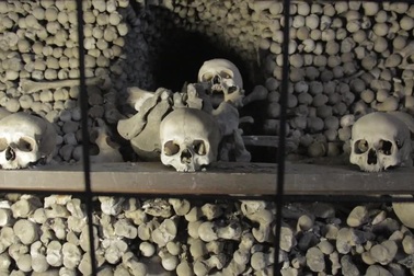 Khám phá "nhà thờ bằng xương người"