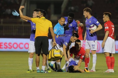 HLV Alexandre Polking: "Hoàng Thịnh đang rất buồn"