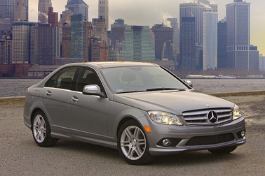 Mercedes-Benz triệu hồi C-Class và GLK tại Mỹ