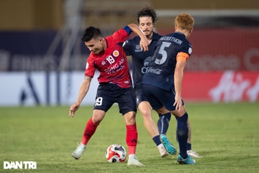 Không thể theo kèm Quang Hải, Theerathon đổ lỗi do chấn thương