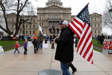 Đại cử tri đoàn bị đe dọa trước giờ G, Michigan đóng cửa tòa nhà nghị viện