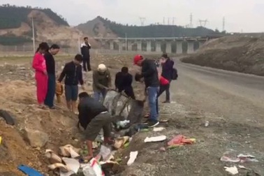 Xe chở người về quê ăn Tết gặp nạn, 2 người chết, 11 người bị thương