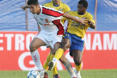 Công Vinh sẽ đá cặp cùng “ngựa chứng” Agostinho