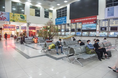 Bến xe vắng khách ngày người dân trở lại Hà Nội sau kì nghỉ Tết Nguyên đán