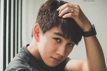 “Hot boy” Kinh tế đẹp trai, hát hay, đàn giỏi được nhiều cô gái thầm mến