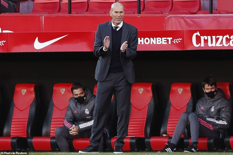 Real Madrid đánh bại Sevilla nhờ bàn phản lưới nhà - 1 Real Madrid đánh bại Sevilla nhờ bàn phản lưới nhà - 1
