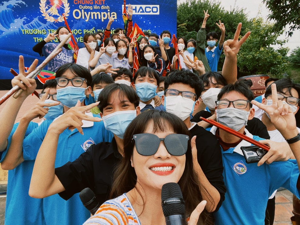 Trước trận chung kết Olympia, các thí sinh bốc thăm vị trí, cười tươi rói - 3 Trước trận chung kết Olympia, các thí sinh bốc thăm vị trí, cười tươi rói - 3