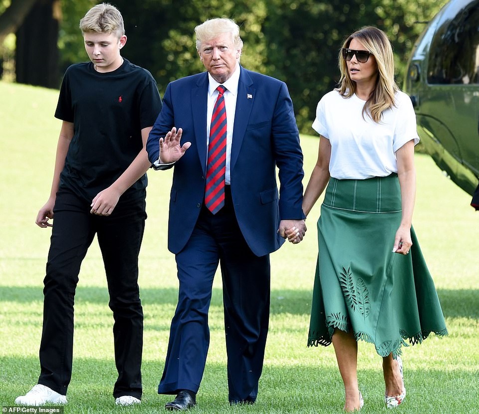Vì sao Đệ nhất phu nhân Melania Trump ít khi cười? - 2 Vì sao Đệ nhất phu nhân Melania Trump ít khi cười? - 2