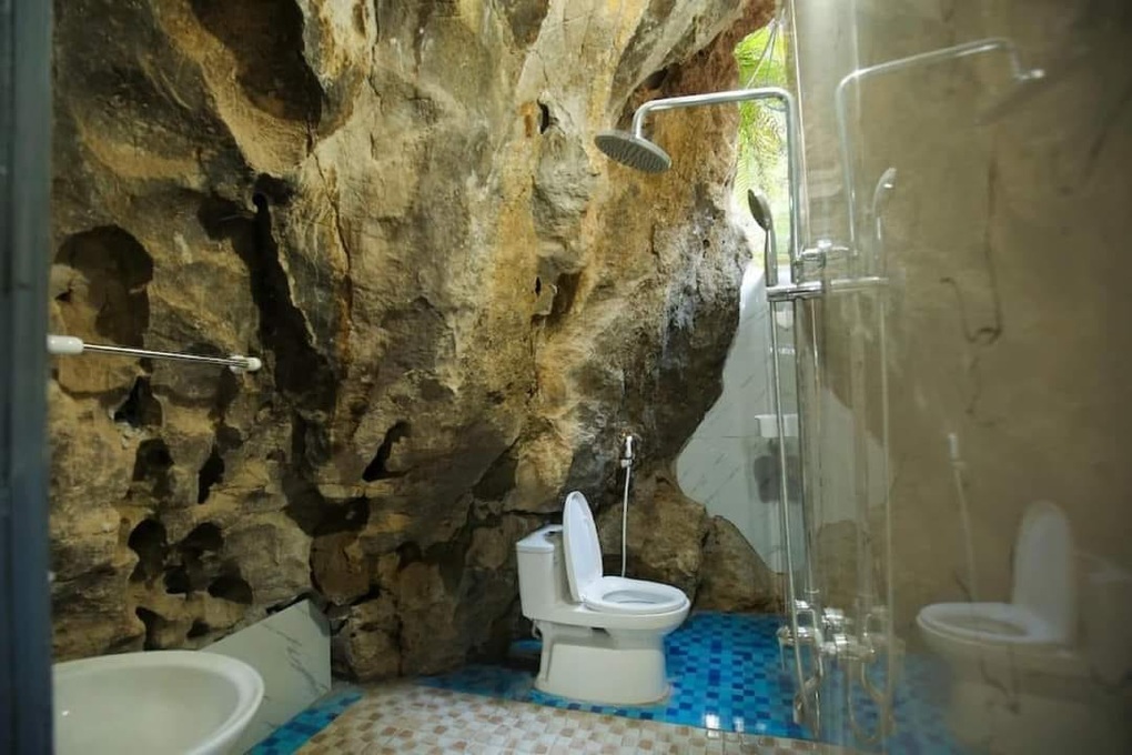 Khu vệ sinh lột xác tài tình thành phòng nghỉ hạng sang gây choáng váng - 8