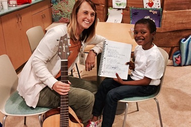 Điều trị ung thư cho bệnh nhân nhí bằng... âm nhạc