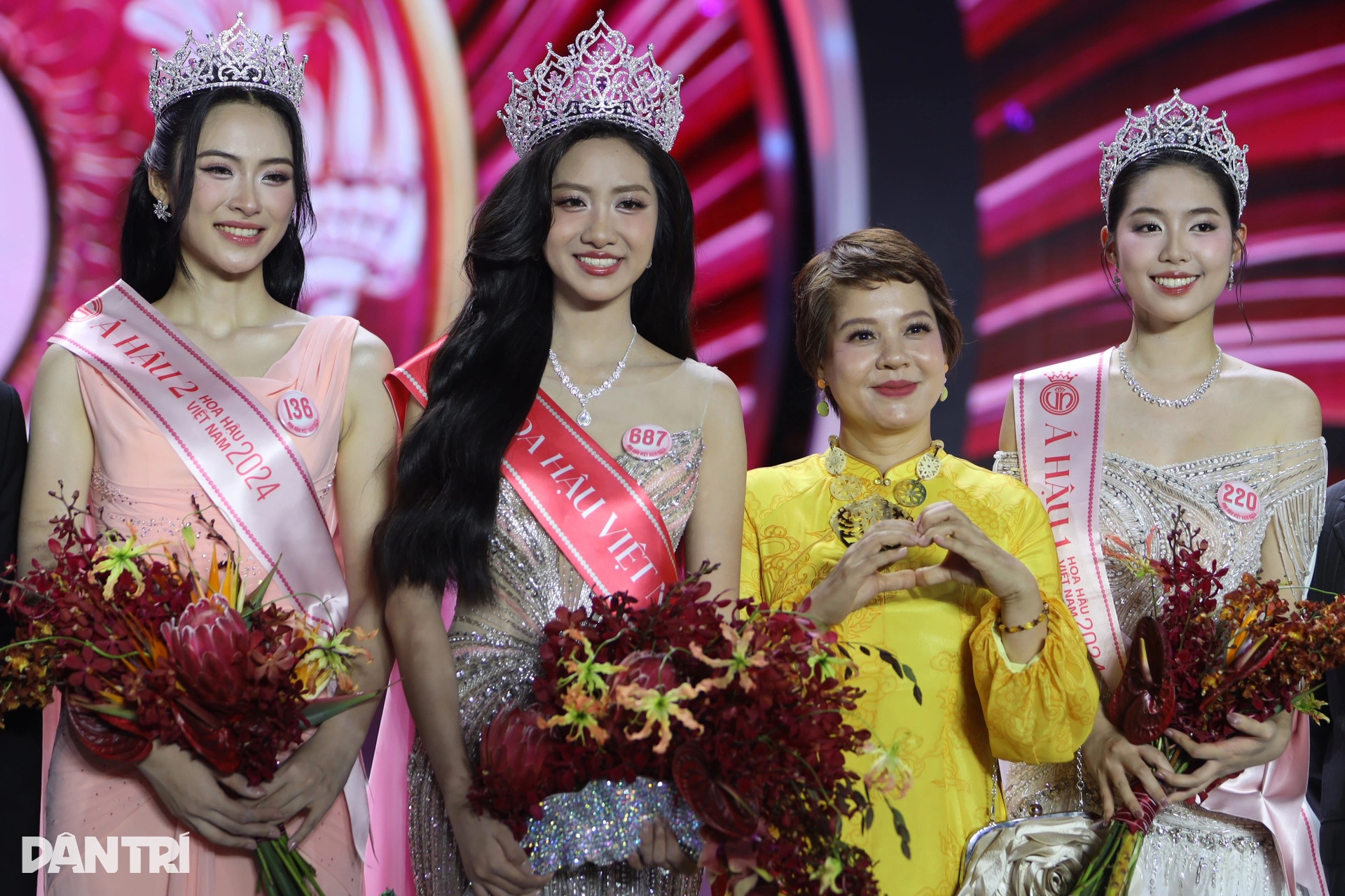 Những khoảnh khắc cảm xúc trong đêm chung kết Hoa hậu Việt Nam 2024 - 9 Những khoảnh khắc cảm xúc trong đêm chung kết Hoa hậu Việt Nam 2024 - 9