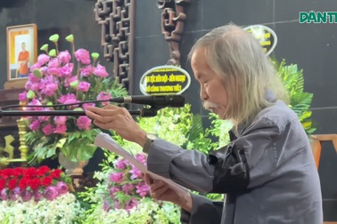 Ông Lương Xuân Đoàn đọc điếu văn tiễn biệt họa  sĩ Lê Thiết Cương