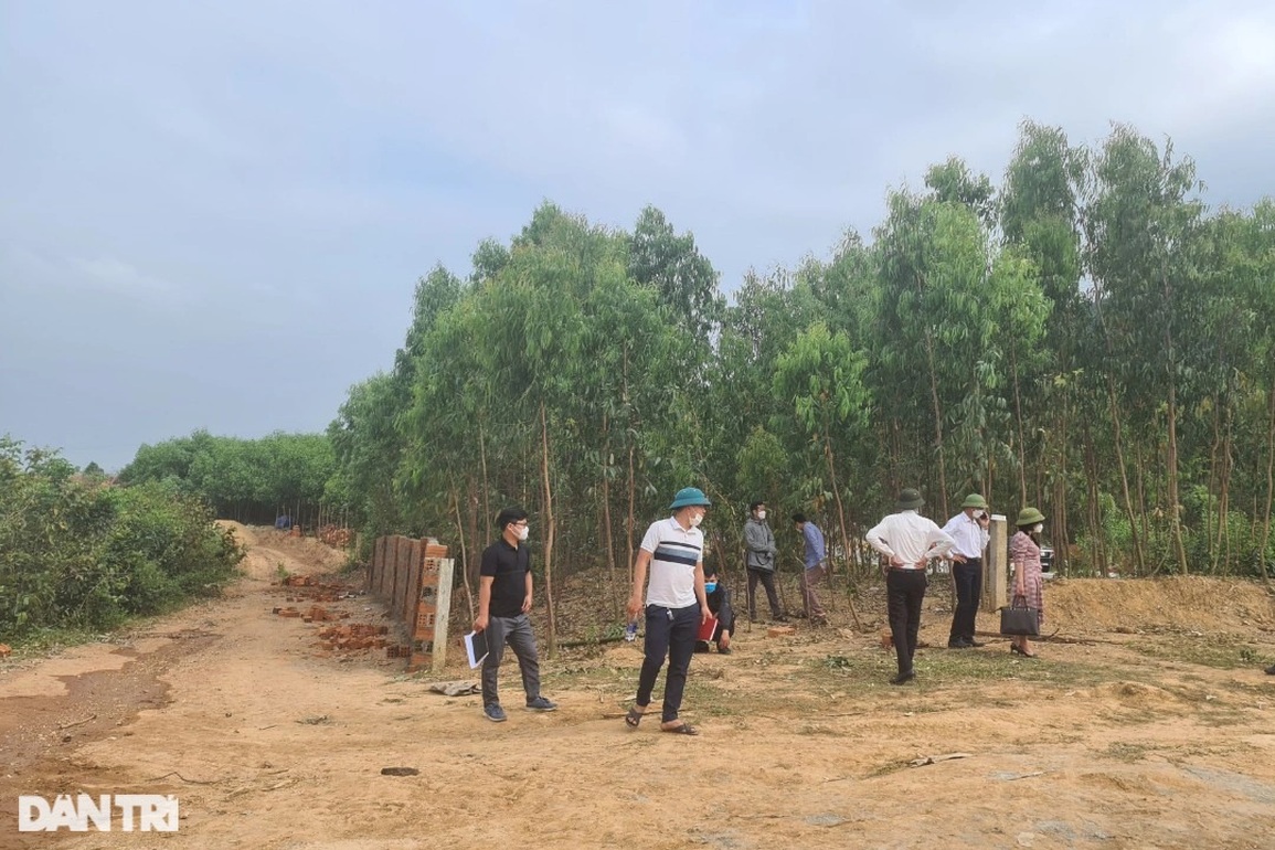 Tuýt còi xây dựng đón đầu đền bù cao tốc: Chỗ phá dỡ, nơi mọc bất chấp - 5 Tuýt còi xây dựng đón đầu đền bù cao tốc: Chỗ phá dỡ, nơi mọc bất chấp - 5