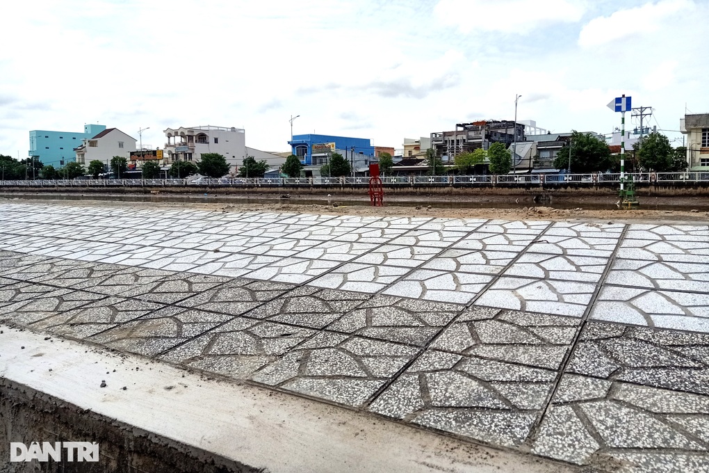 Bờ kè sông Bạc Liêu bị sụp lún sâu cả mét đã được khắc phục - 4 Bờ kè sông Bạc Liêu bị sụp lún sâu cả mét đã được khắc phục - 4