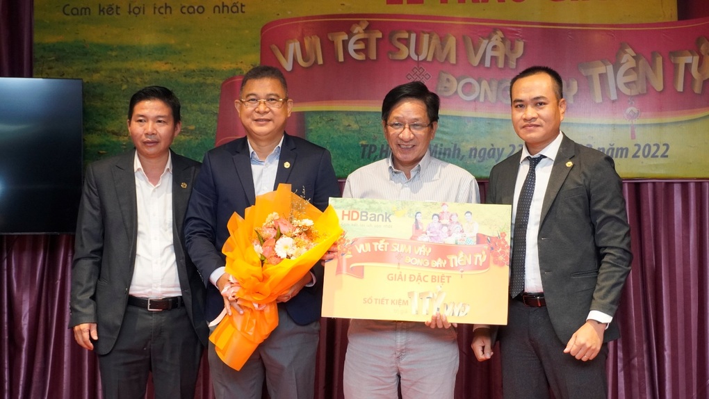 HDBank khởi động chương trình tặng tiền tỷ cho khách gửi tiết kiệm năm 2023 - 2 HDBank khởi động chương trình tặng tiền tỷ cho khách gửi tiết kiệm năm 2023 - 2