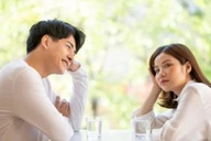 Sau buổi hẹn hò đầu tiên, tôi hoảng hồn khi bạn trai gửi "bảng điểm"
