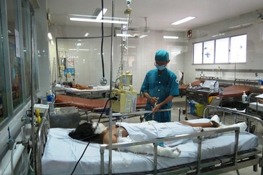 Khởi tố người mẹ đốt con vì không bán hết vé số