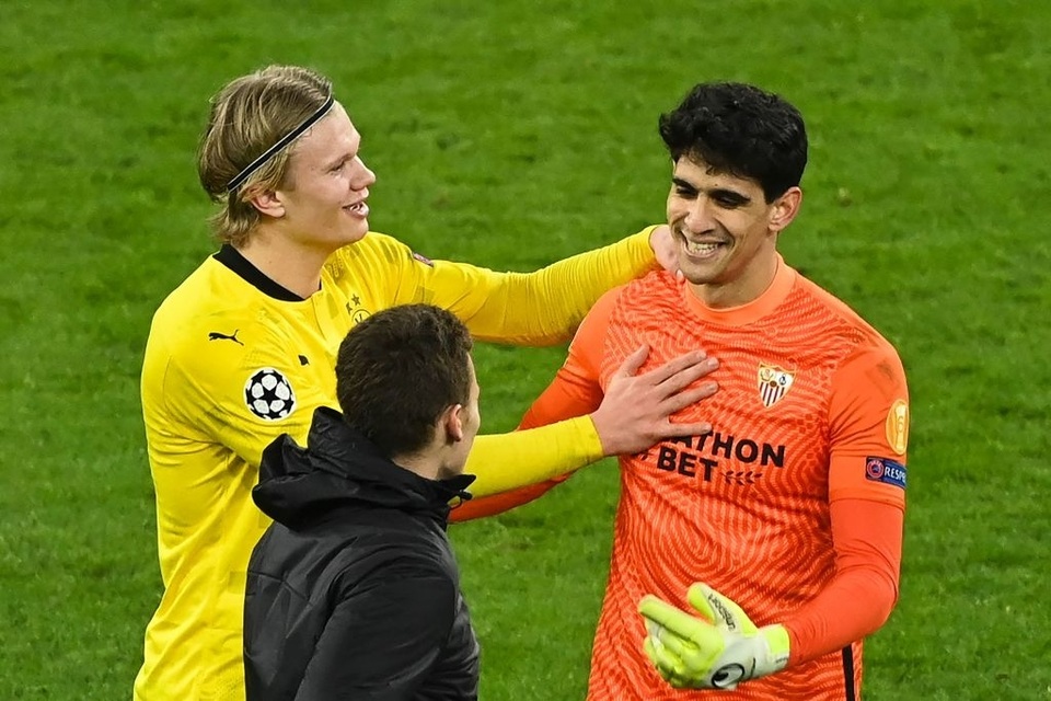 6 phút náo loạn ở trận cầu giữa Dortmund và Sevilla - 14 6 phút náo loạn ở trận cầu giữa Dortmund và Sevilla - 14