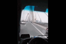 Nổi bật tuần qua: Nữ tài xế xử lý khó hiểu gây tai nạn trên cầu