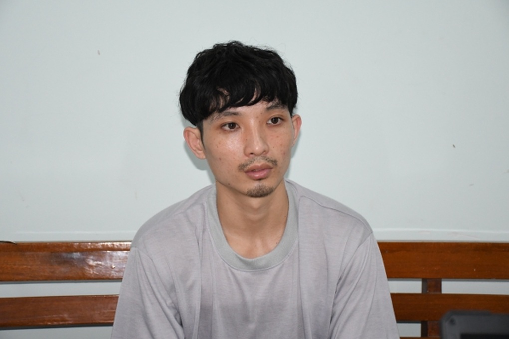 Trốn cai nghiện lẻn về nhà cướp tiền của cô ruột - 1 Trốn cai nghiện lẻn về nhà cướp tiền của cô ruột - 1