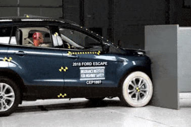 Ford Escape bị đánh giá kém an toàn