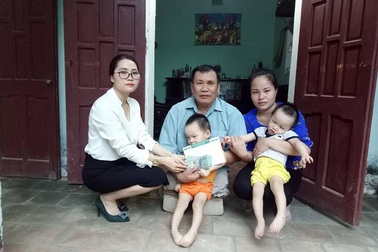 Hơn 72 triệu đồng đến với người mẹ có hai con bại não