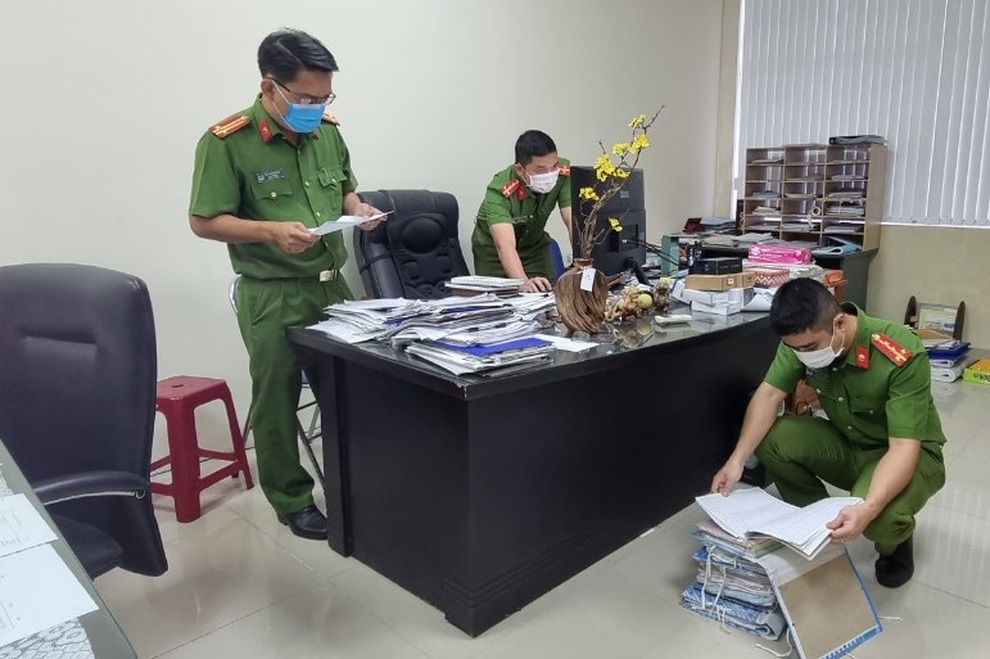 Bắt Tổng Giám đốc Công ty CP Đầu tư phát triển nhà Đà Nẵng - 2 Bắt Tổng Giám đốc Công ty CP Đầu tư phát triển nhà Đà Nẵng - 2