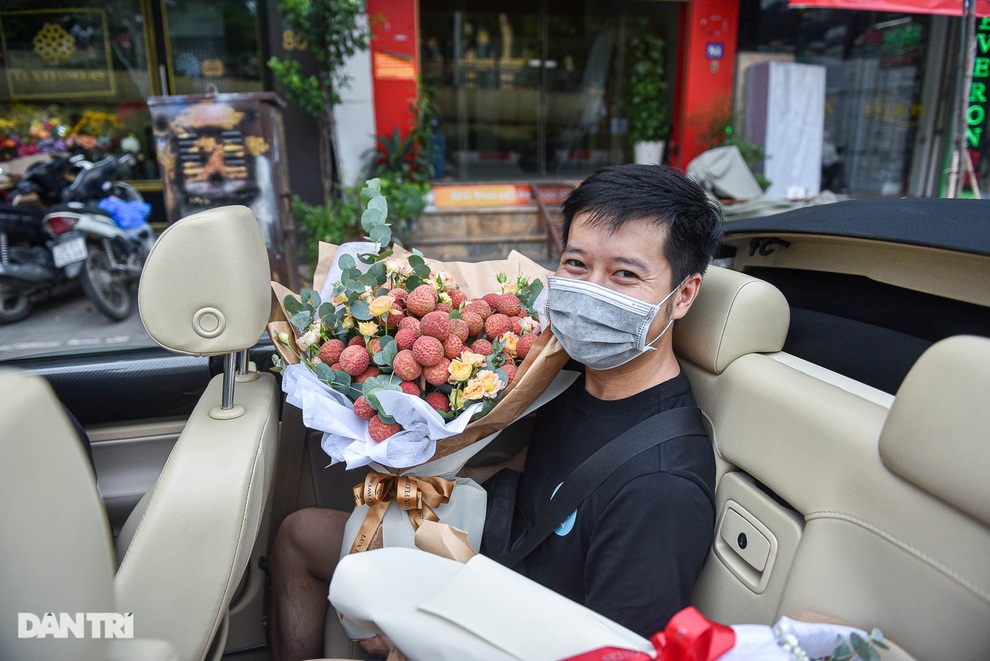 Sự thật về chiếc xe rước dâu kết... vải thiều gây xôn xao mạng xã hội - 5 Sự thật về chiếc xe rước dâu kết... vải thiều gây xôn xao mạng xã hội - 5