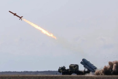 Ukraine tìm cách "tự lực cánh sinh" về vũ khí