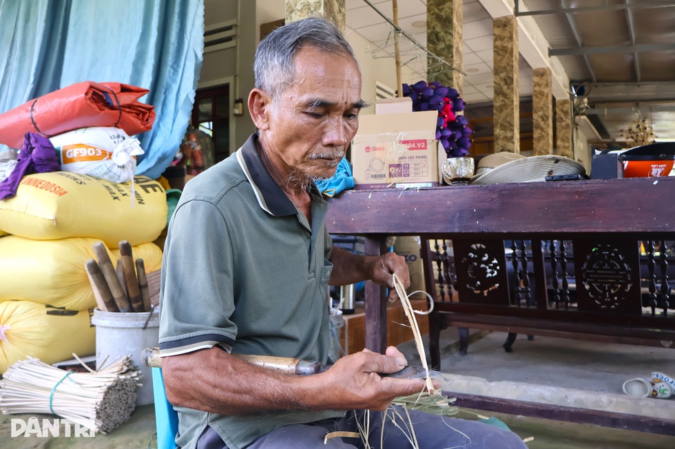 Ông chủ chuỗi cà phê tại TPHCM bỏ về quê làm đèn lồng bán khắp thế giới - 3 Ông chủ chuỗi cà phê tại TPHCM bỏ về quê làm đèn lồng bán khắp thế giới - 3