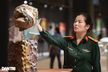 Bảo tàng Lịch sử Quân sự trưng bày mới 200 tác phẩm về Lực lượng vũ trang