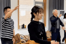 Giới trẻ rộ trào lưu học tại trường dành cho người già