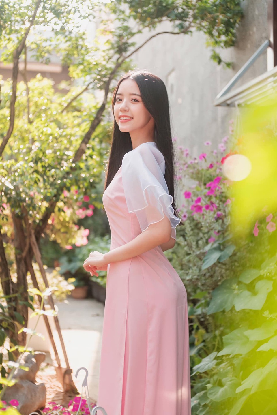 Nữ sinh Đà Nẵng khoe sắc xuân thì trong tà áo dài duyên dáng - 4 Nữ sinh Đà Nẵng khoe sắc xuân thì trong tà áo dài duyên dáng - 4