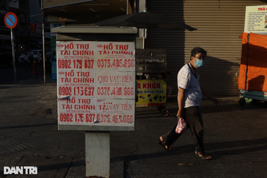 TPHCM: Quảng cáo, rao vặt gài móc câu, dao lam để làm khó cơ quan chức năng