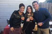 Lạ lùng cặp đôi tưng bừng tổ chức tiệc... ly hôn