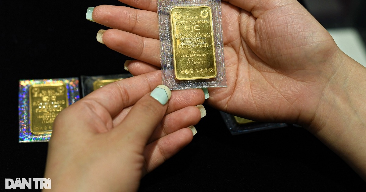 Giá vàng miếng bật tăng 2 triệu đồng, lên 121 triệu đồng/lượng