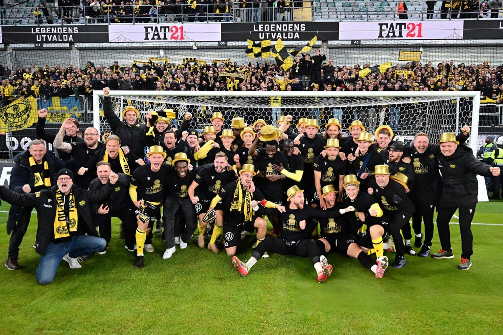 İsveç'te 800 kişilik balıkçı köyü futbol takımı bir peri masalı yazdı - 1 Đội bóng làng chài 800 người viết nên câu chuyện cổ tích ở Thụy Điển - 1