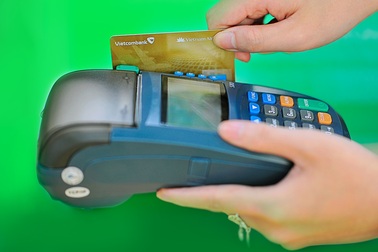 Vietcombank triển khai phối hợp thu ngân sách Nhà nước sử dụng máy POS